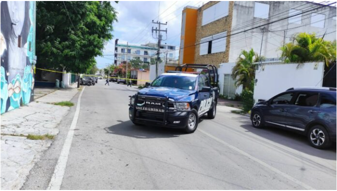 Balean fachada de local de buceo en Playa del Carmen