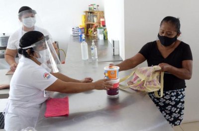 Comedor comunitario en Cancún apoya a familias de la región 235