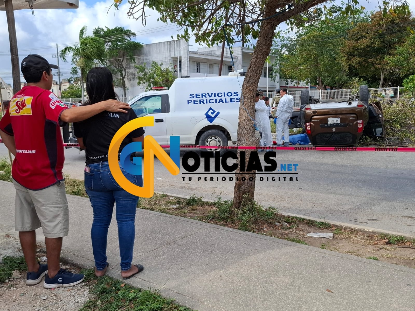 Conductor de camioneta muere tras volcarse en Av.Bugambilias