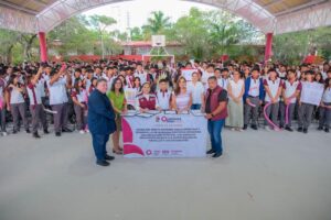 Después de 48 años de fundada, la primera preparatoria pública de Cancún ya tiene domo, el CBTIS 111 “Leona Vicario”: Mara Lezama