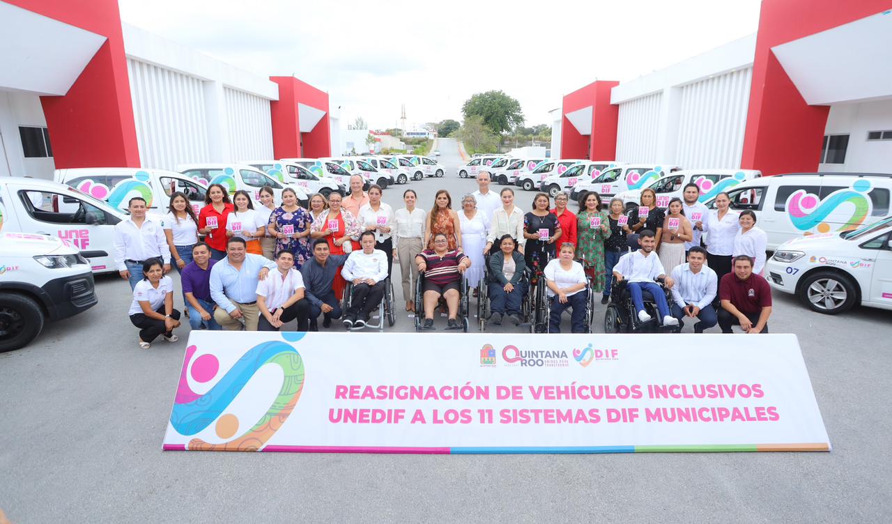 DIF Quintana Roo entrega en comodato vehículos inclusivos a los 11 DIF municipales