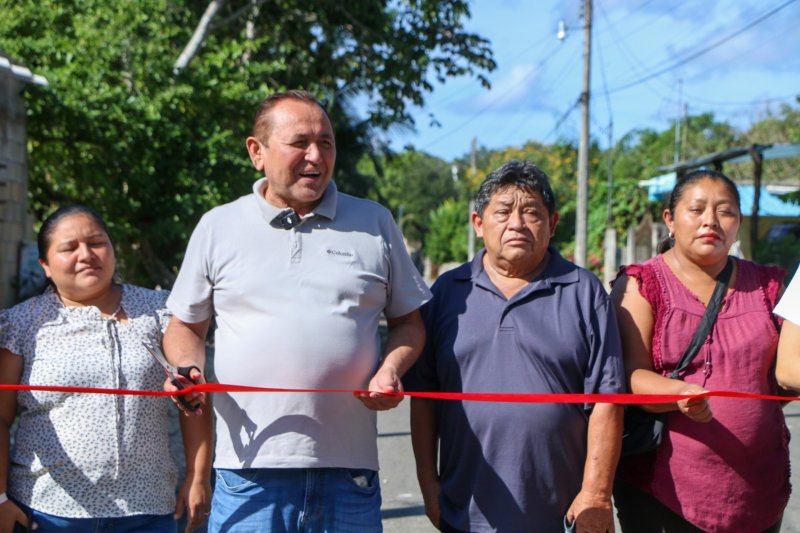 Nivardo Mena sigue inaugurando obras en comunidades de L.C.