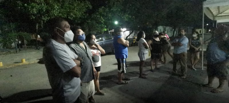 “OTRA VEZ EL RELAJO, QUE NO HAY”: Duermen en domo de la Región 94 de Cancún y no reciben su vacuna