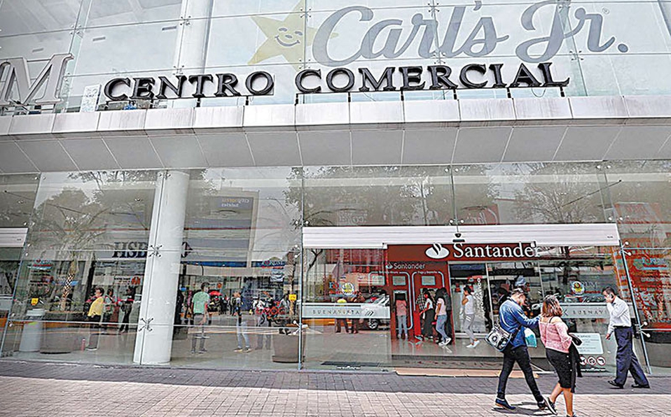 Por covid, cierra una de 4 tiendas en centros comerciales