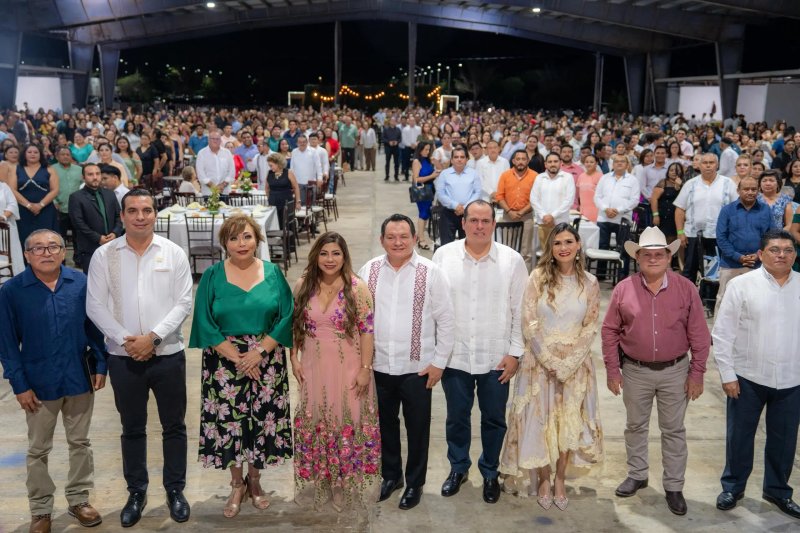 Reitera Gobernador de Yucatán diálogo permanente con maestros