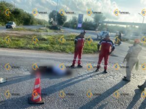 Trágico accidente dejo un motociclista muerto en el libramiento a playa del Carmen