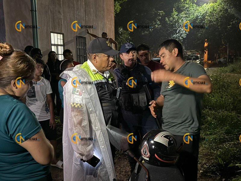 Un joven, al parecer responsable de un accidente vehicular, fue sometido por vecinos del fraccionamiento Aloja