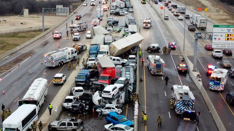 Video: Choque entre más de 100 vehículos deja múltiples muertos y heridos en Dallas