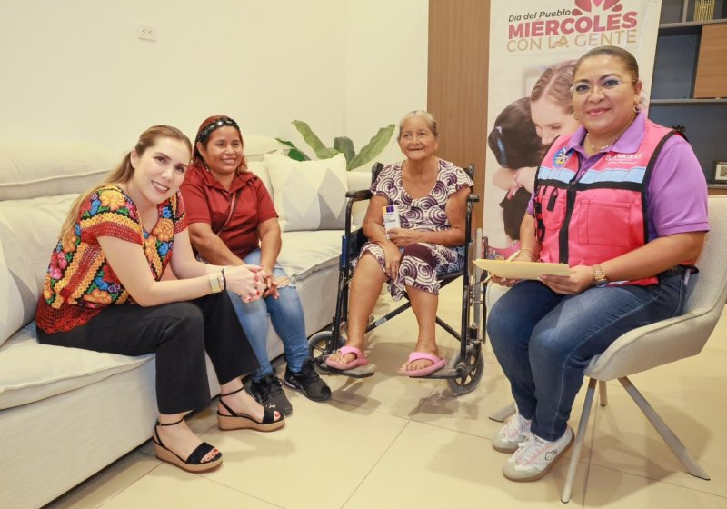 Atenea Gómez atiende a familias de la Zona Continental en Isla Mujeres