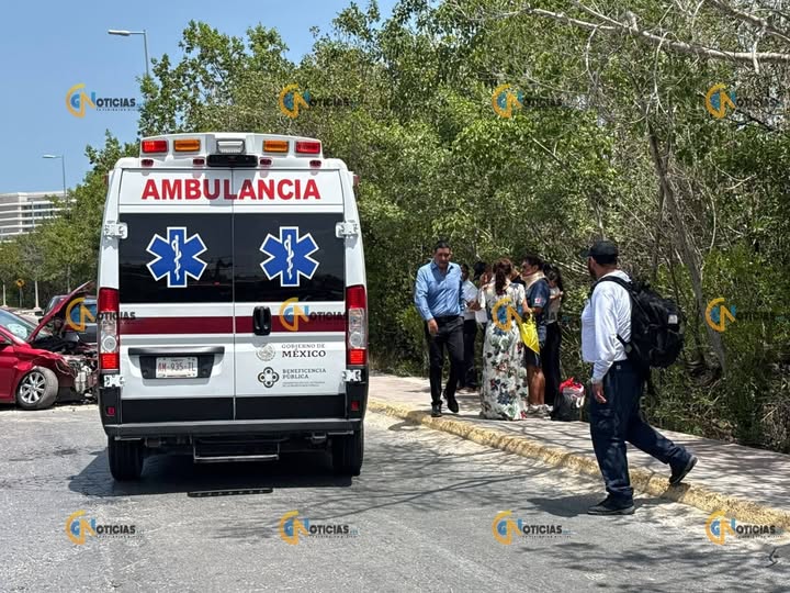 Tres personas lesionadas tras accidente en la carretera Costa Mujeres