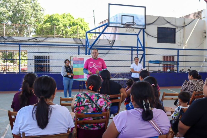 DIF Yucatán orienta sobre lactancia a familias de Santa Elena