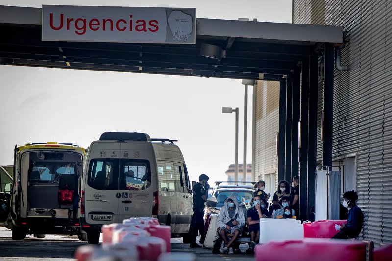 Es el presidente de Colegio de Médicos de Ceuta y del Sindicato Médico de la ciudad, una dualidad