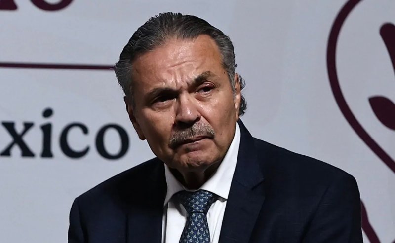 Los senadores acusaron que el director del Infonavit usa el argumento de supuesta campaña mediática