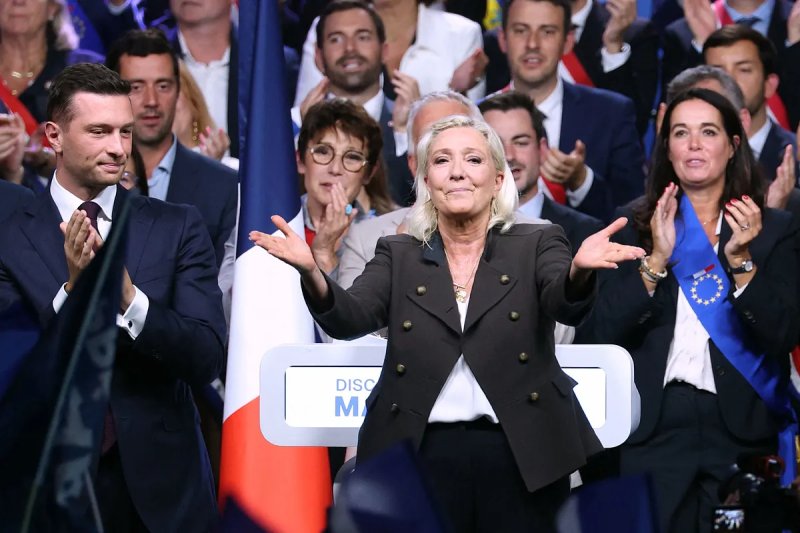 Marine Le Pen ha irrumpido en la campaña presidencial francesa como la "ultrafavorita", con una
