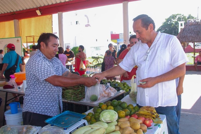 Presidente municipal Nivardo Mena lidera ceremonia maya de cosecha de maíz en Lázaro Cárdenas
