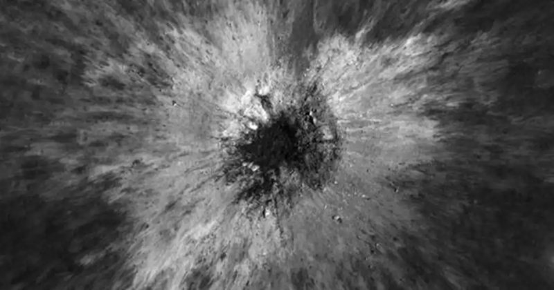 Un impacto excepcional ha dejado en la Luna un cráter de 222 metros de diámetro y 43 metros de