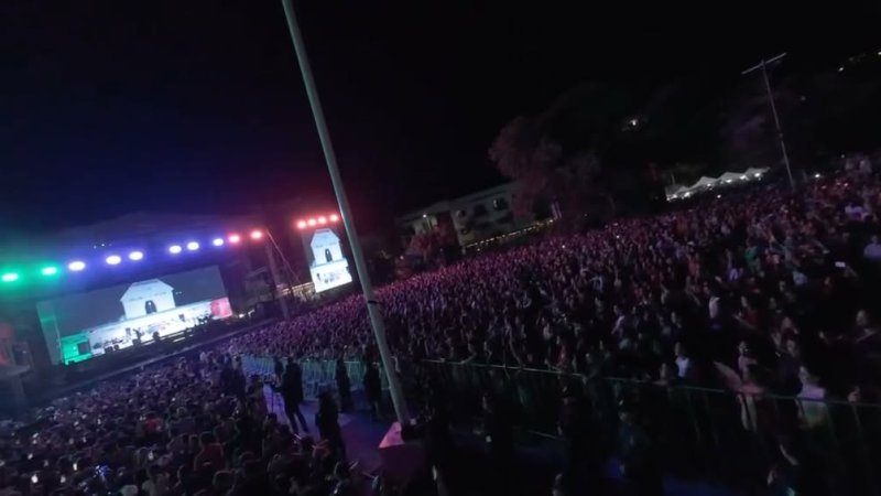 ¡Viva México! Estefanía Mercado encabeza el Grito de Independencia ante más de 35 mil playenses y