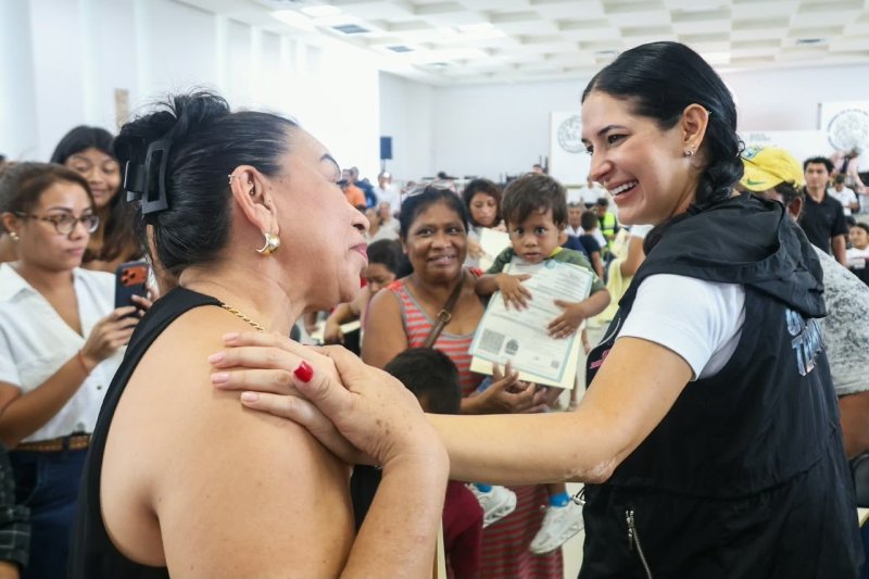 88 actas de nacimiento entregadas en Playa del Carmen