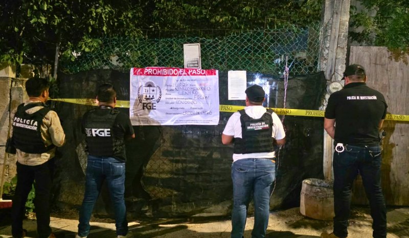 Aseguran autoridades posibles drogas, un arma de fuego y equipo táctico durante cateos; detienen a tres personas por probable narcomenudeo