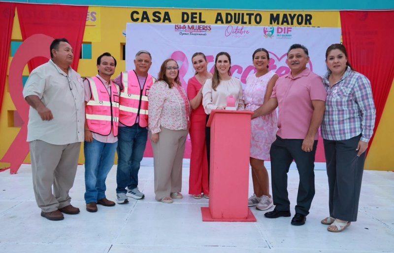 Atenea Gómez enciende luces del Mes Rosa en Ciudad Mujeres