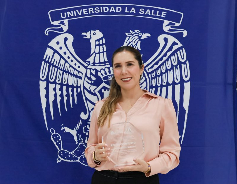 Atenea Gómez Ricalde comparte su trayectoria con jóvenes universitarios
