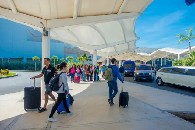 Cancún: acusan a Asur de permitir ingreso de transporte ‘pirata’