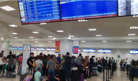 Cancún: pasajeros nacionales se quejan del mal estado de la T2