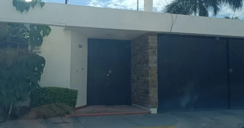 Casa asociada a Rubén Rocha Moya, gobernador con licencia señalado por EE. UU., es atacada a balazos en Culiacán