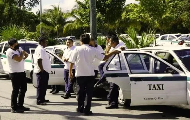 Crisis turística en QRoo: extorsión policial y taxis, sin freno político
