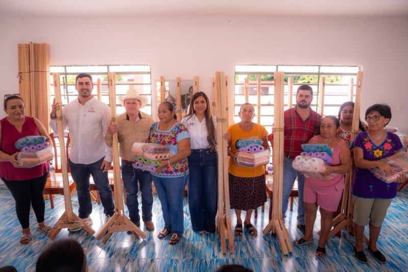 DIF Yucatán acerca apoyos para la movilidad y el autoempleo a familias de Panabá y Sucilá