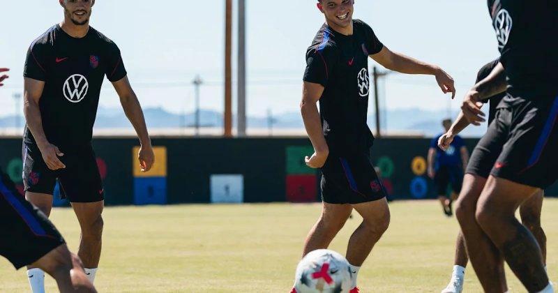 El USMNT se prepara para el duelo en el desierto contra México