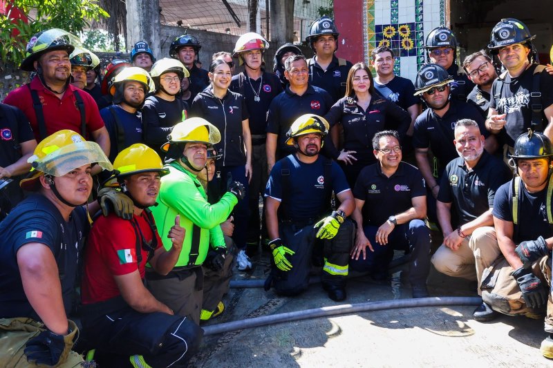 Estefanía Mercado elogia simulacros de bomberos en Playa del Carmen