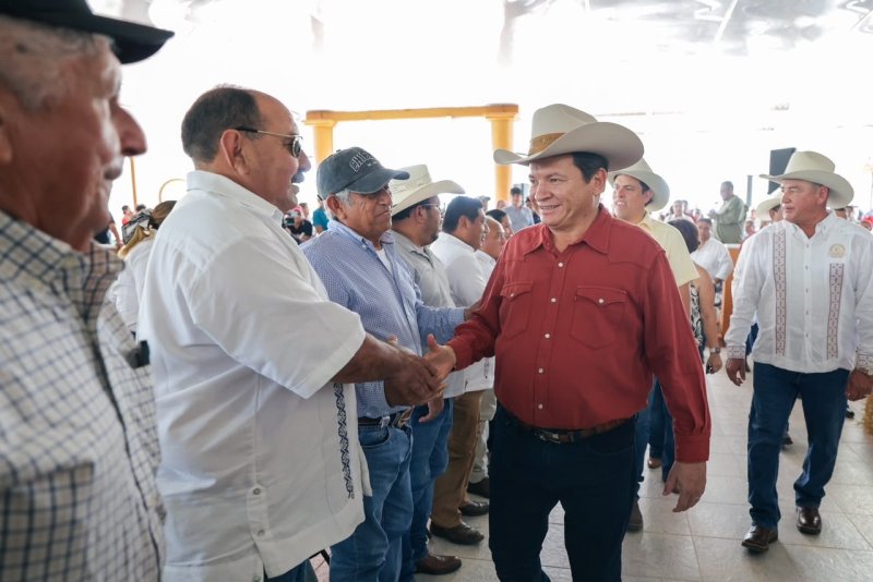 Gobernador Díaz Mena impulsa repoblamiento ganadero y mejora infraestructuras en Yucatán
