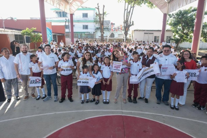 Gobernadora entrega domo a 730 estudiantes de primaria en Cozumel