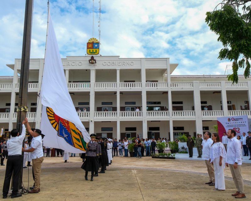 Inicia Mara Lezama con izamiento de bandera celebración del 52 aniversario de Quintana Roo como Estado Libre y Soberano