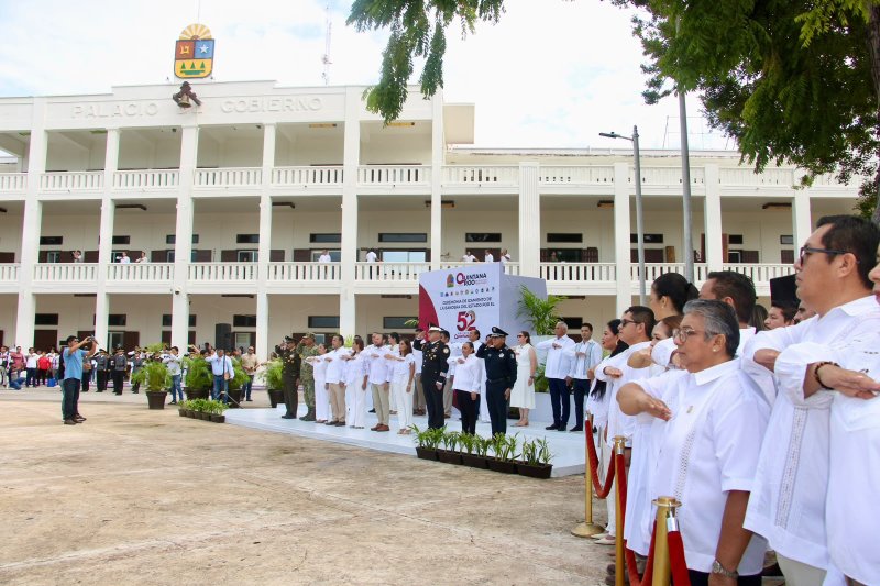 Isla Mujeres se suma a la conmemoración del 52 aniversario de Quintana Roo como Estado Libre y Soberano