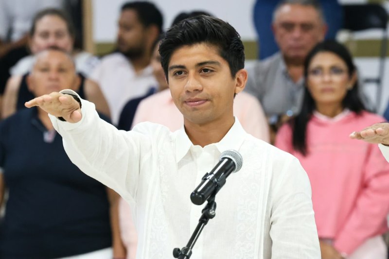 Juan Arena asume provisionalmente la Alcaldía de Puerto Aventuras