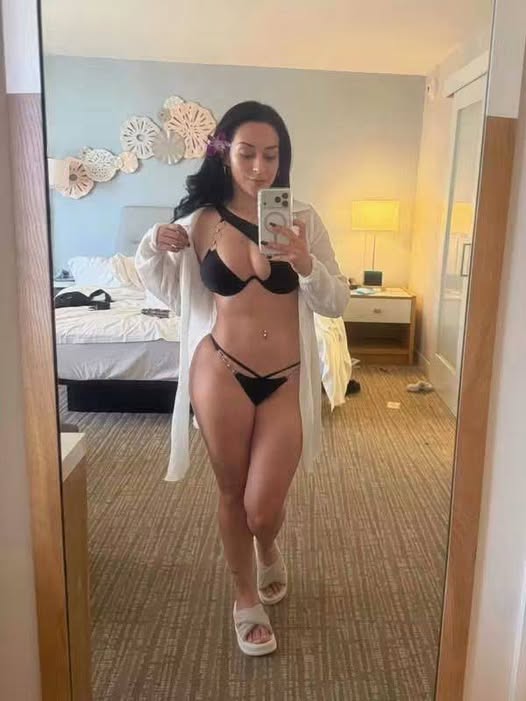 Stephanie Vaquer deslumbra en Hawaii con fotos de fuego