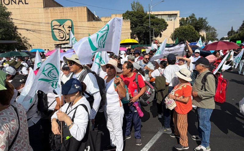 Trabajadores del IMSS preparan marcha contra propuesta salarial